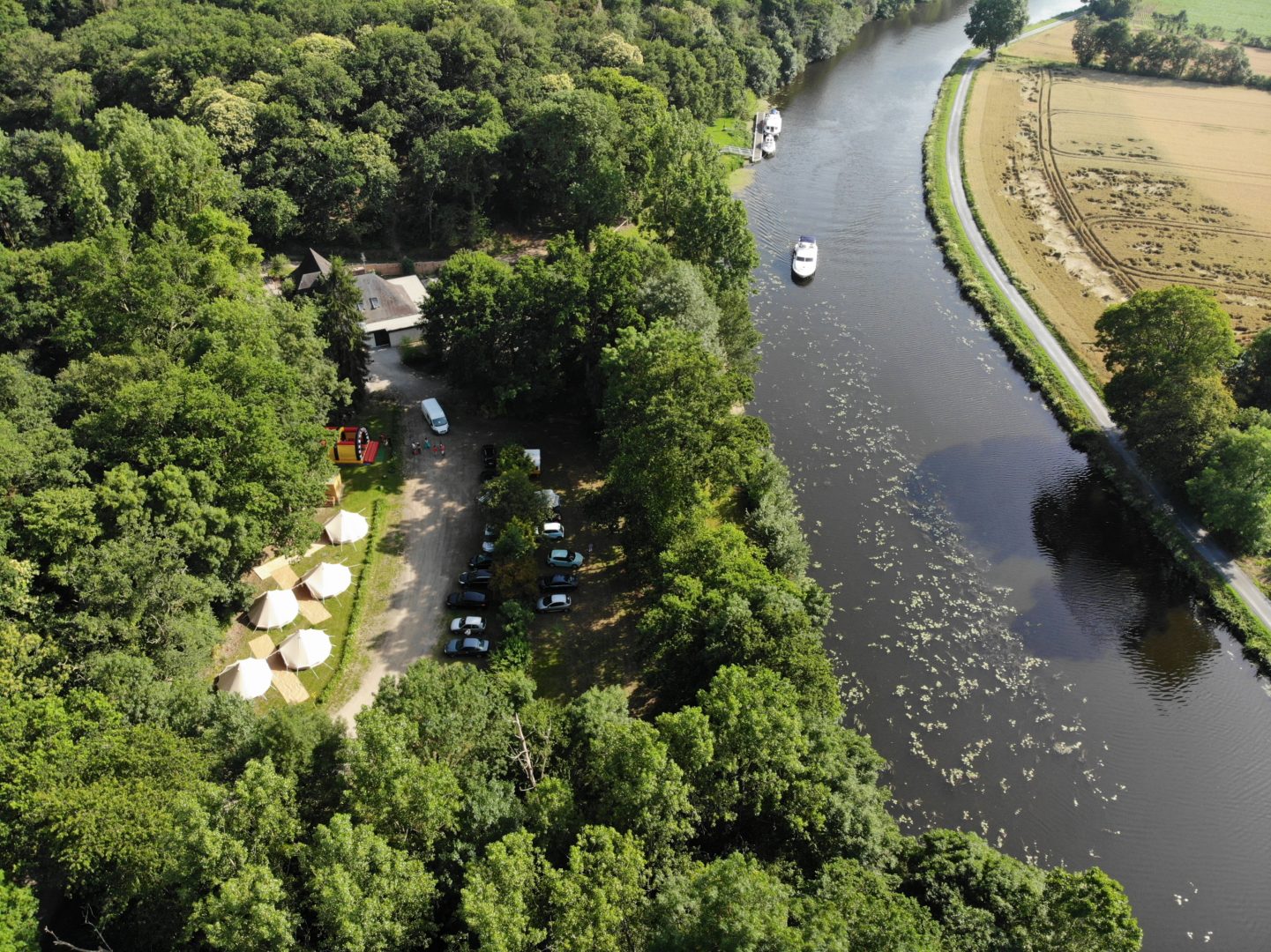 La Plage - vue sur la cours et la rivière