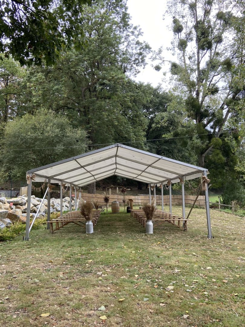 Barnum pour mariage à la plage